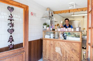 Località Lillaz / Caffè e gelati Verdepistacchio