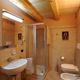 Bathroom in the rooms in the Hostellerie de l’Atelier in Cogne